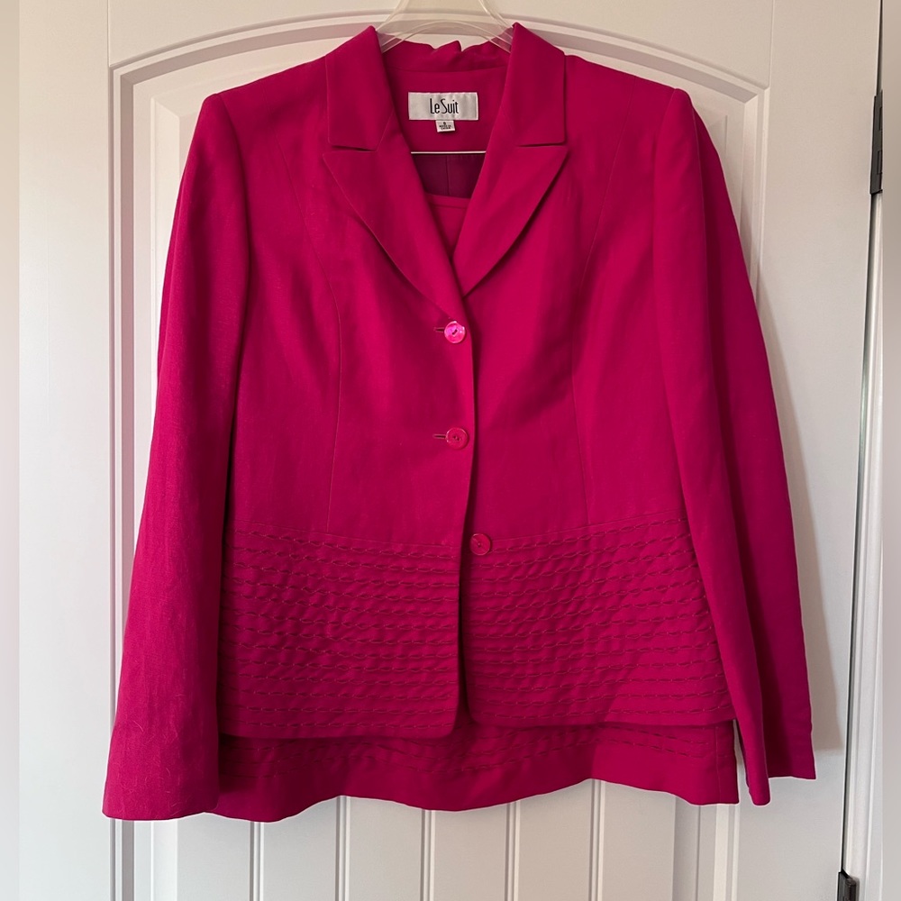 Hot pink Le Suit skirt suit with scallop detail
